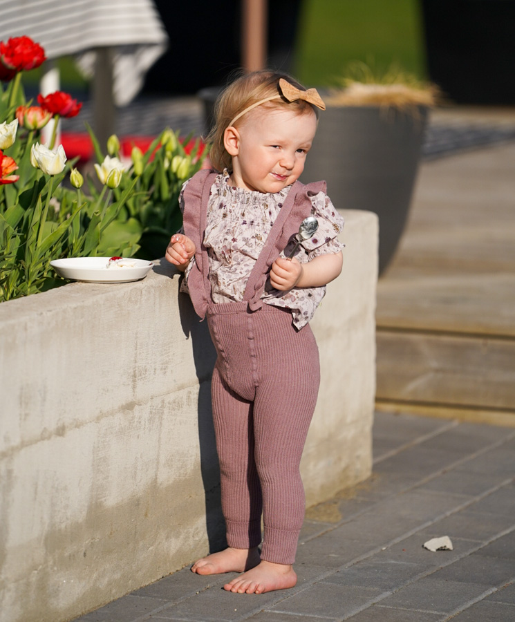 Cóndor leggingsit frillahenkseleillä juhla-asuksi lapselle